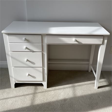Stanley Furniture Single-Pedestal Desk