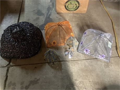 Assorted lamp shades / 1 lamp
