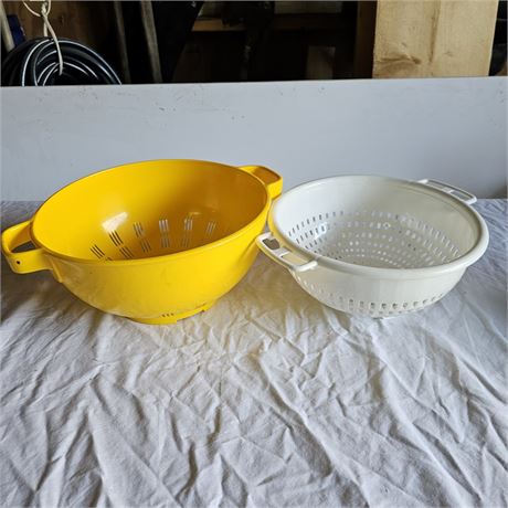 two plastic colanders