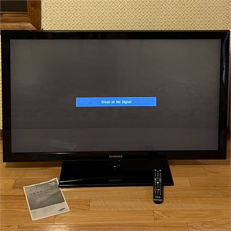 Samsung 50" Plasma TV on Stand w/ Remote