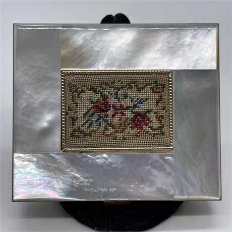New Schildkraut Mother of Pearl Petitpoint Compact (no applicator)