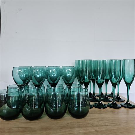 Green Glassware~ 8 Rock, 8 Wine & 12 Champagne Glasses