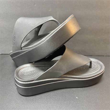NEW Crocs Women's Brooklyn Platform Flip Flop Sz 7