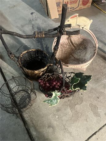 assorted decor (4 baskets plus fake grapes)