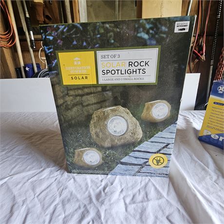 SOLAR ROCK SPOTLIGHTS