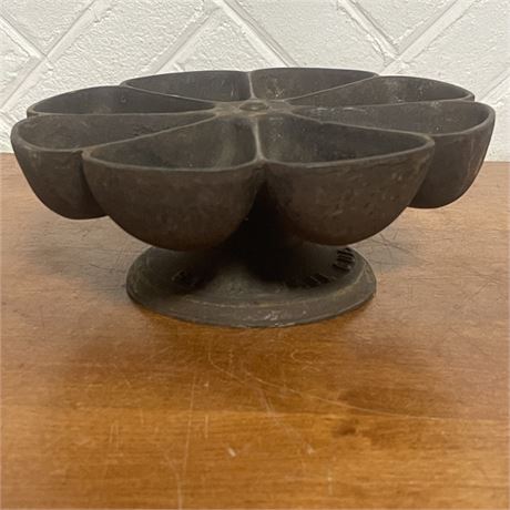 Antique Iron Rotating Star Nail Cup Caddy