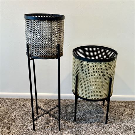 Metal Lattice Round Planters on Attached Stands
