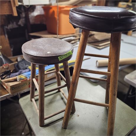 2 wood bar stools