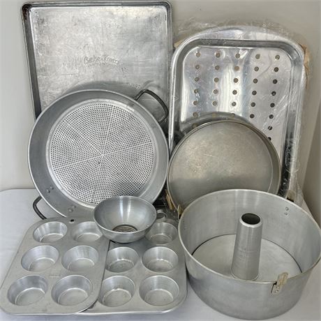 Vtg Aluminum Bakeware