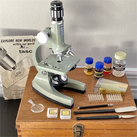Tasco Zoom 50-900X Microscope 961-5 with Accessories and Case
