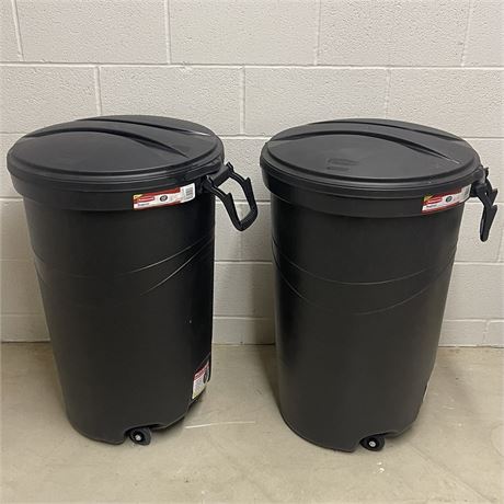 Pair of Rubbermaid Roughneck 32 Gallon Rollout Trash Containers with Lids