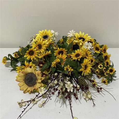 Bundle of Artificial Daisies and Coordinated Fillers