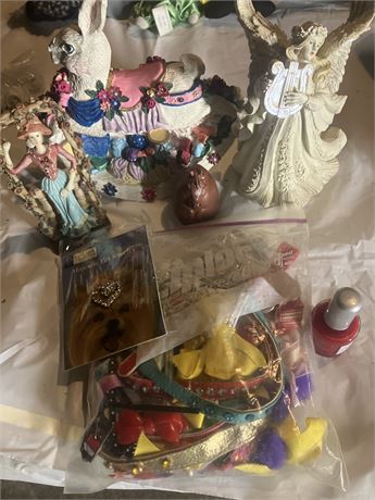 6 Collection of decorative figurines
