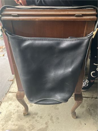 Vintage Coach 9085 bucket bag in black
