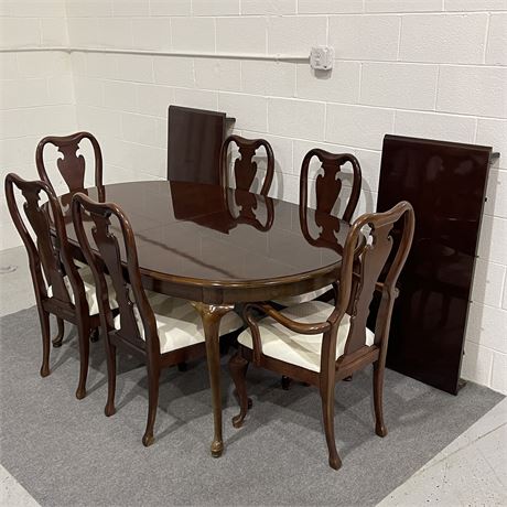 Vintage Thomasville Furniture Dining Table w/ 2 Leaves and 6 Chairs