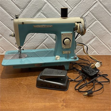 Vintage Classic Deluxe Sewing Machine