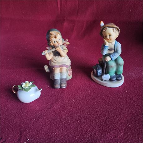 2 Napco figurine