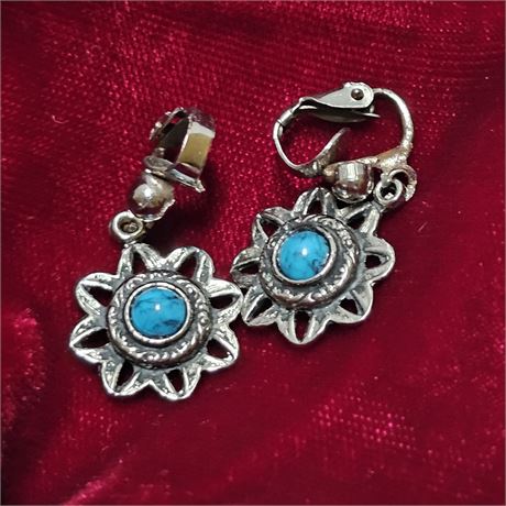 Early 1940's turquoise clip earrings - dainty
