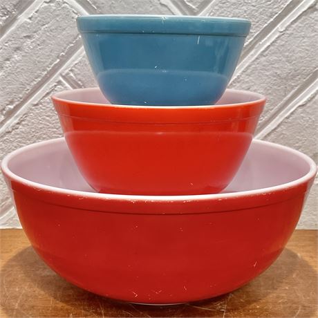 Vtg Pyrex Solid Color Mixing Bowl Trio