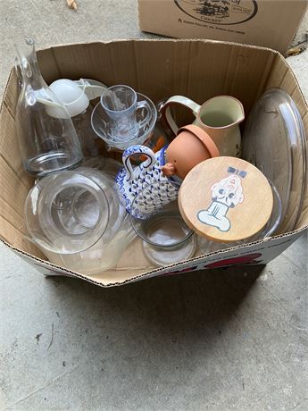 Assorted glass and ceramic items.
