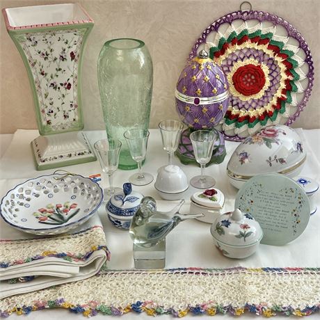 Coordinated Misc. Collectables & Decor Grouping