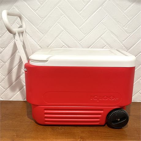 Igloo 38 Quart Wheeled Cooler