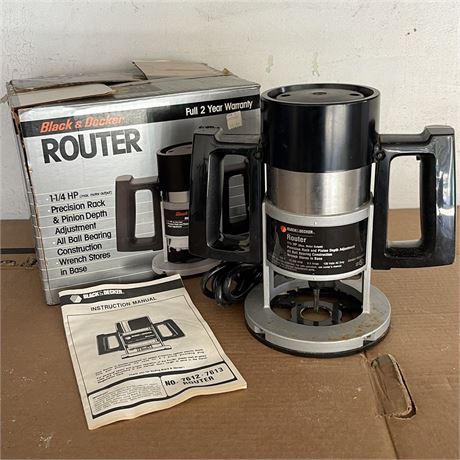Black & Decker 1 1/4 HP Router - Model 7613