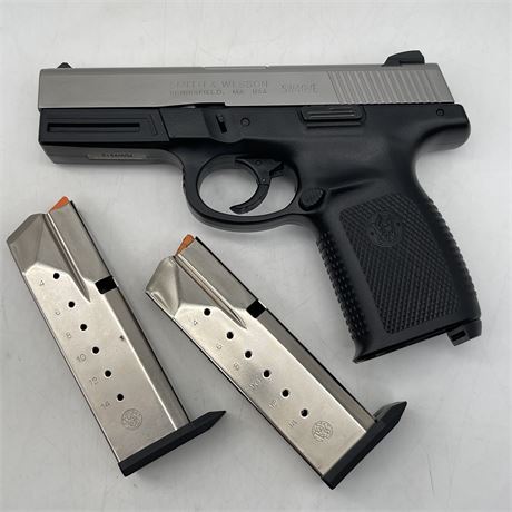 Smith & Wesson SW40VE Pistol w/ Two Clips