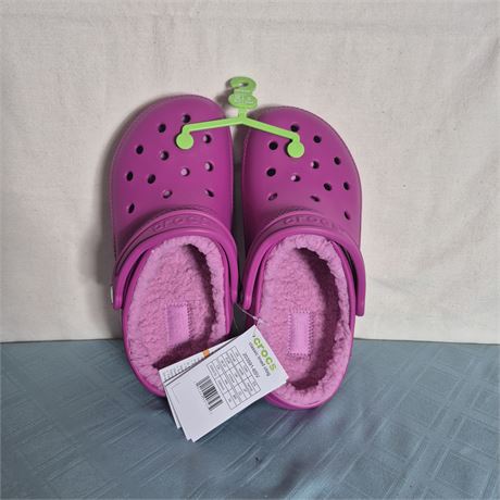 NIB Lined Crocs Fuchsia Sz 6
