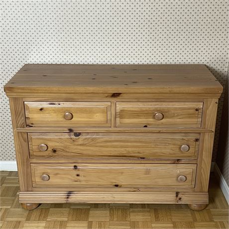 Broyhill Solid Wood 4-Drawer Dresser