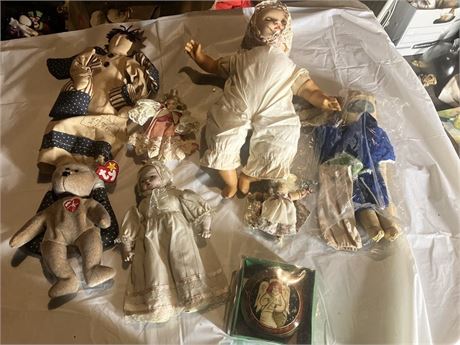 Assortment  dolls (8)