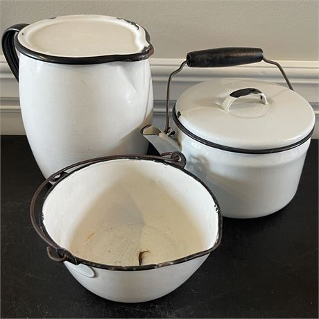 Vtg Enamelware Black Trim Handled Cookware