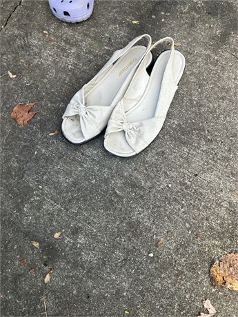 Women shoes size 8