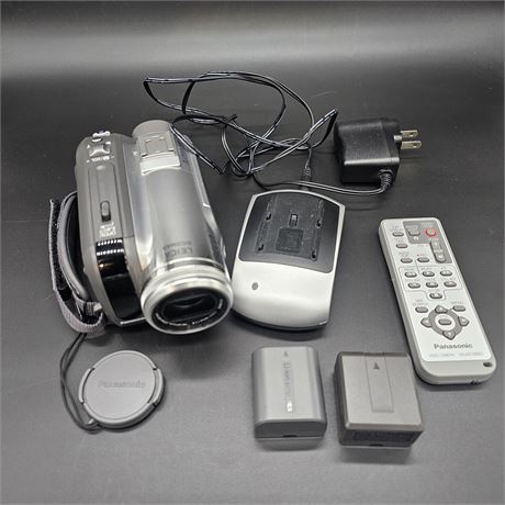 PANASONIC Camcorder w/Batteries, Charger & Remote