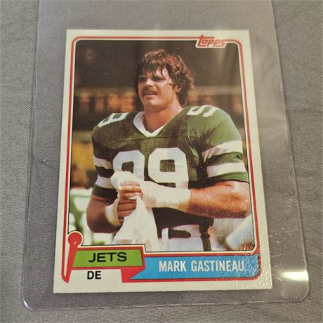 81' TOPPS Mark Gastineau Rookie Card in Protective Sleeve