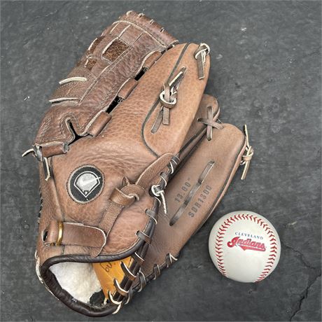 Nike Dry-Fit Adult Right-Handed Baseball glove -13.00" - SDR1300 w/ Indians Ball