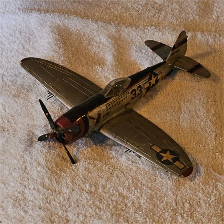 Model of a Republic P-47 Thunderbolt, a prominent American fighter-bomber from W