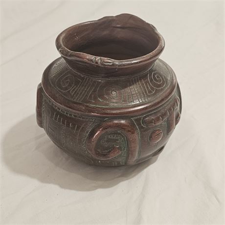 Marajoara terra cotta vessel or pot.