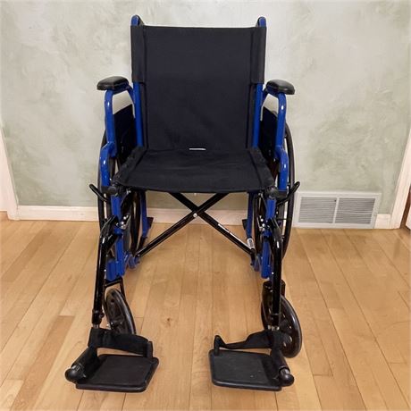 Drive Medical Lightweight Wheelchair with Swing-Away Foot Rests
