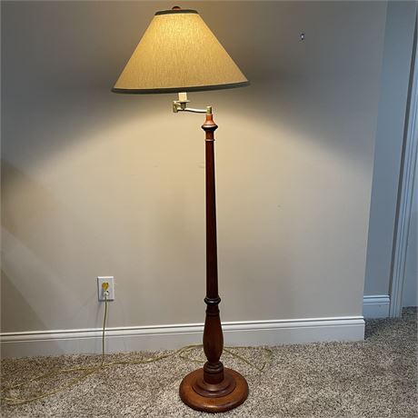 Nice 3-way Floor Lamp in Slightly Distressed Style