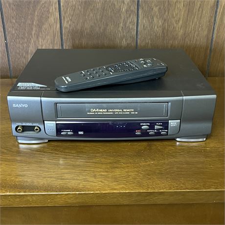 Sanyo VCR Player with Remote