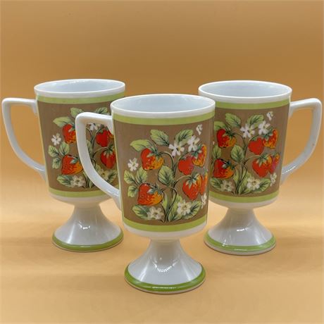 Set of 3 Vintage Retro Strawberry Footed Mugs