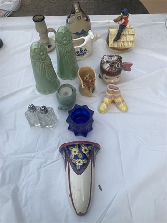Collection of various ceramic and glass decorative objects,