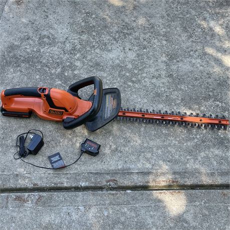 Black+Decker 22" Cordless Hedge Trimmer LHT2220 with Battery and Battery Charger