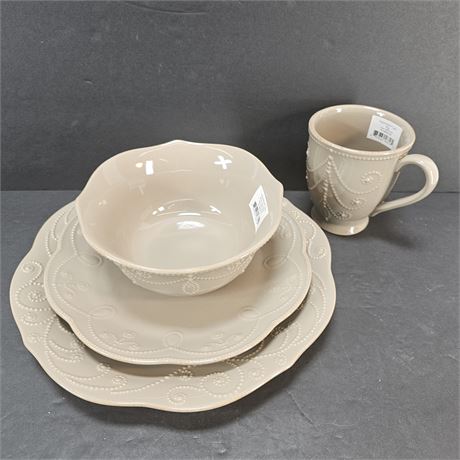 Lenox French Perle 4-Piece Place Setting - "Latte" Stoneware - New in Box
