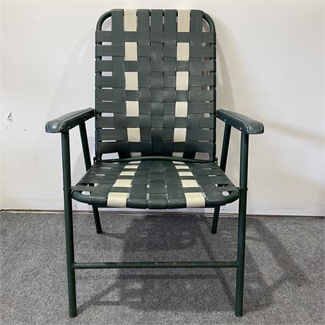 Vintage Folding Dark Green and White Woven Lawn Chair