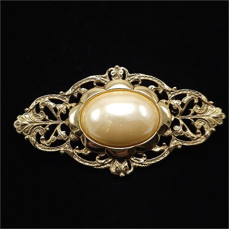 Gold Tone w/ Large Vintage Fauz Pearl Center Brooch