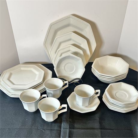 24 pc Johnson Brothers Heritage White Octagon Dinnerware - Service for 4