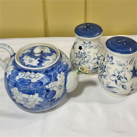 Pfalzgraff "Blue Meadow" S&P Shakers with Oriental Blue & White Teapot