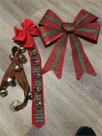 Assorted holiday decor (3 items)